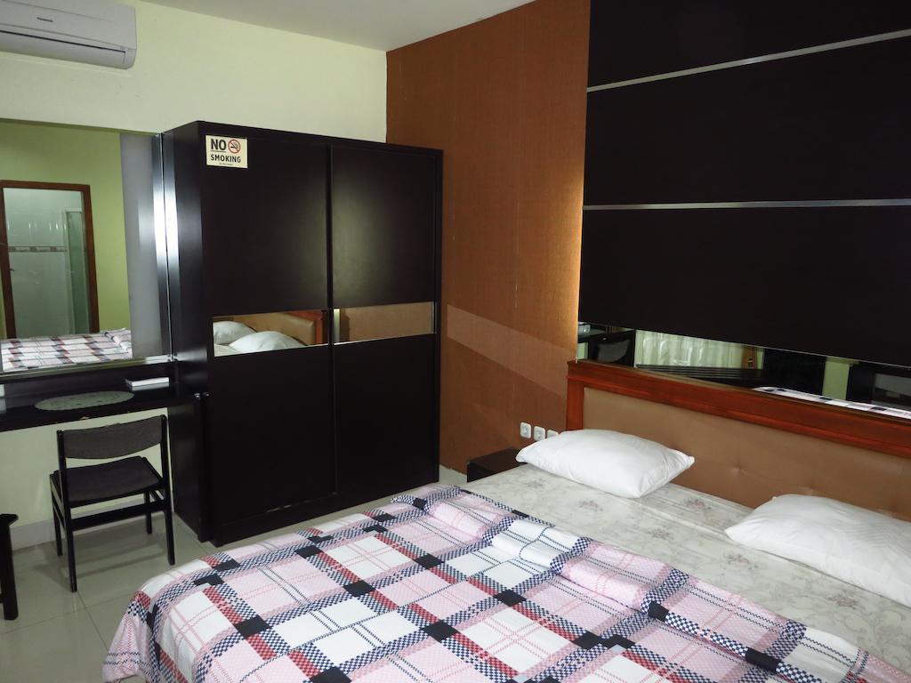 Enny'S Guest House Malang Exterior photo