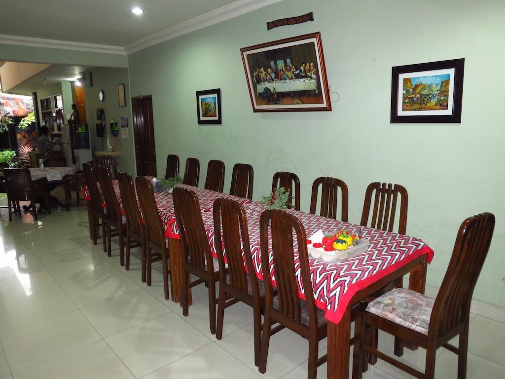 Enny'S Guest House Malang Exterior photo