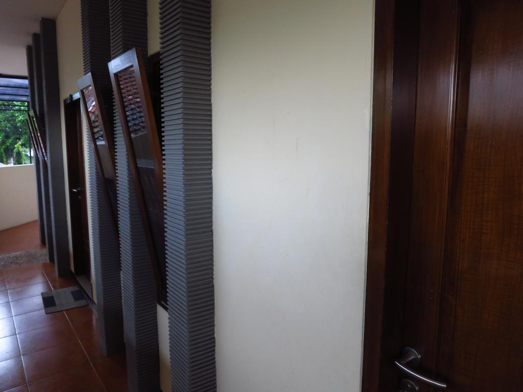 Enny'S Guest House Malang Exterior photo