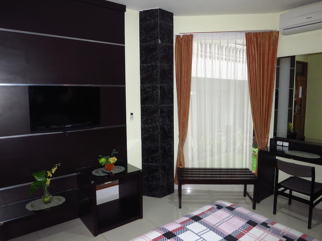 Enny'S Guest House Malang Exterior photo