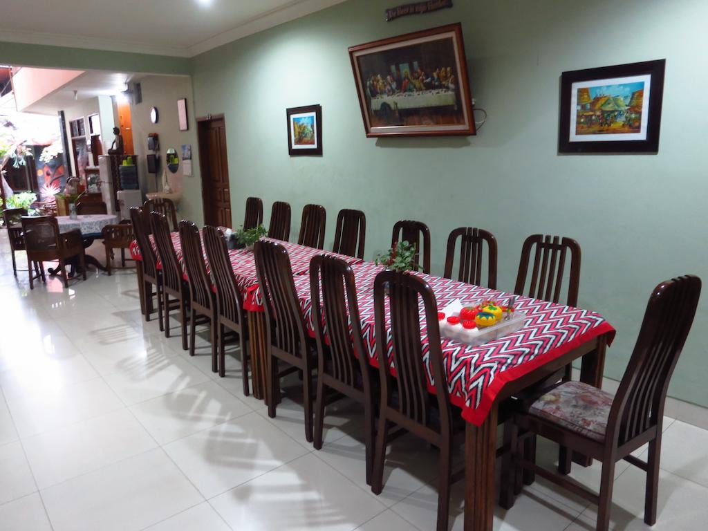Enny'S Guest House Malang Exterior photo