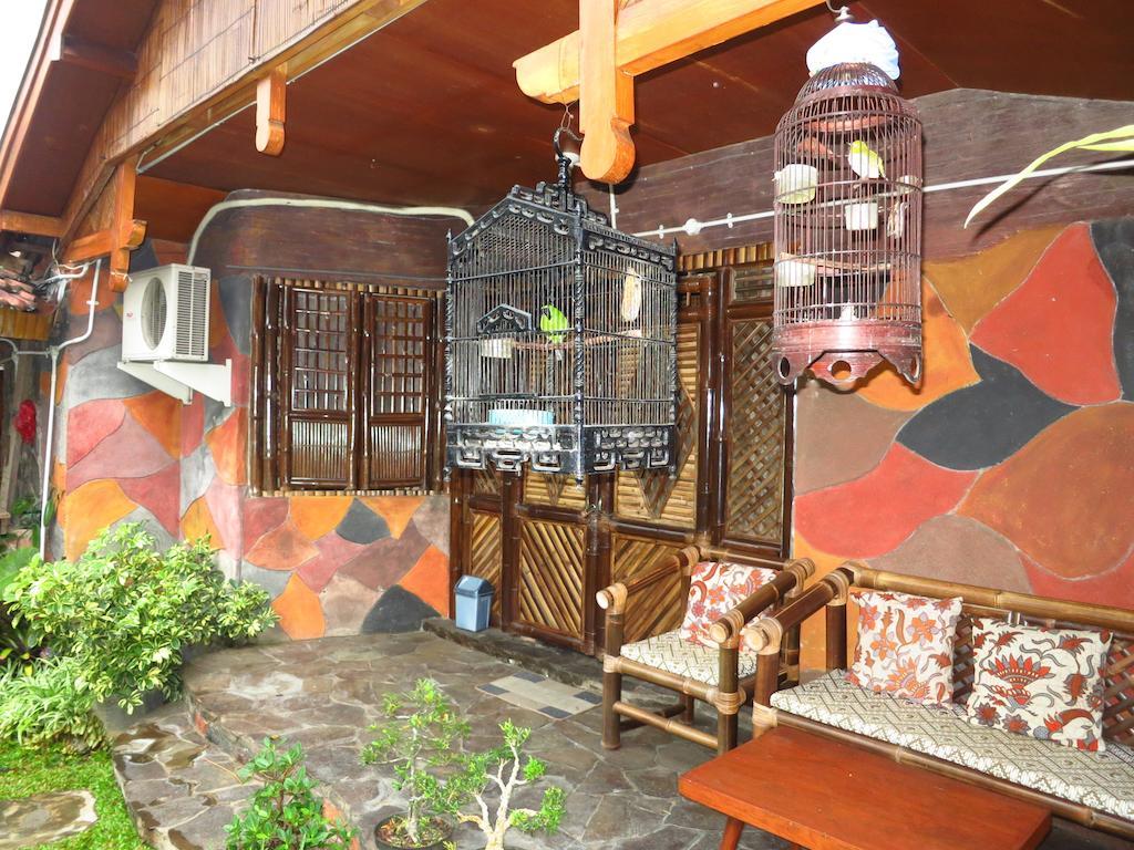 Enny'S Guest House Malang Exterior photo