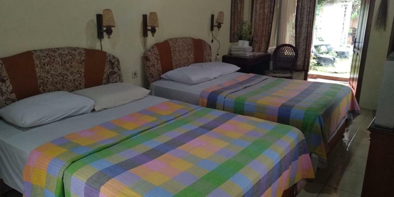 Enny'S Guest House Malang Exterior photo
